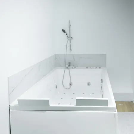 Semillon - Baignoire Balneo Plein Centre アパート ベルジュラック